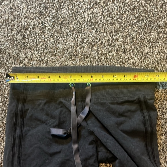 Lululemon Grey Clam Digger Crop Jogger Pants - Picture 9 of 9
